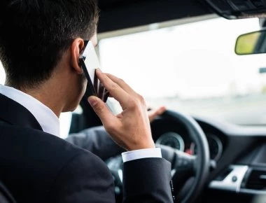 Ποινές «φαρμάκι» σε όσους μιλούν στο κινητό με το νέο ΚΟΚ